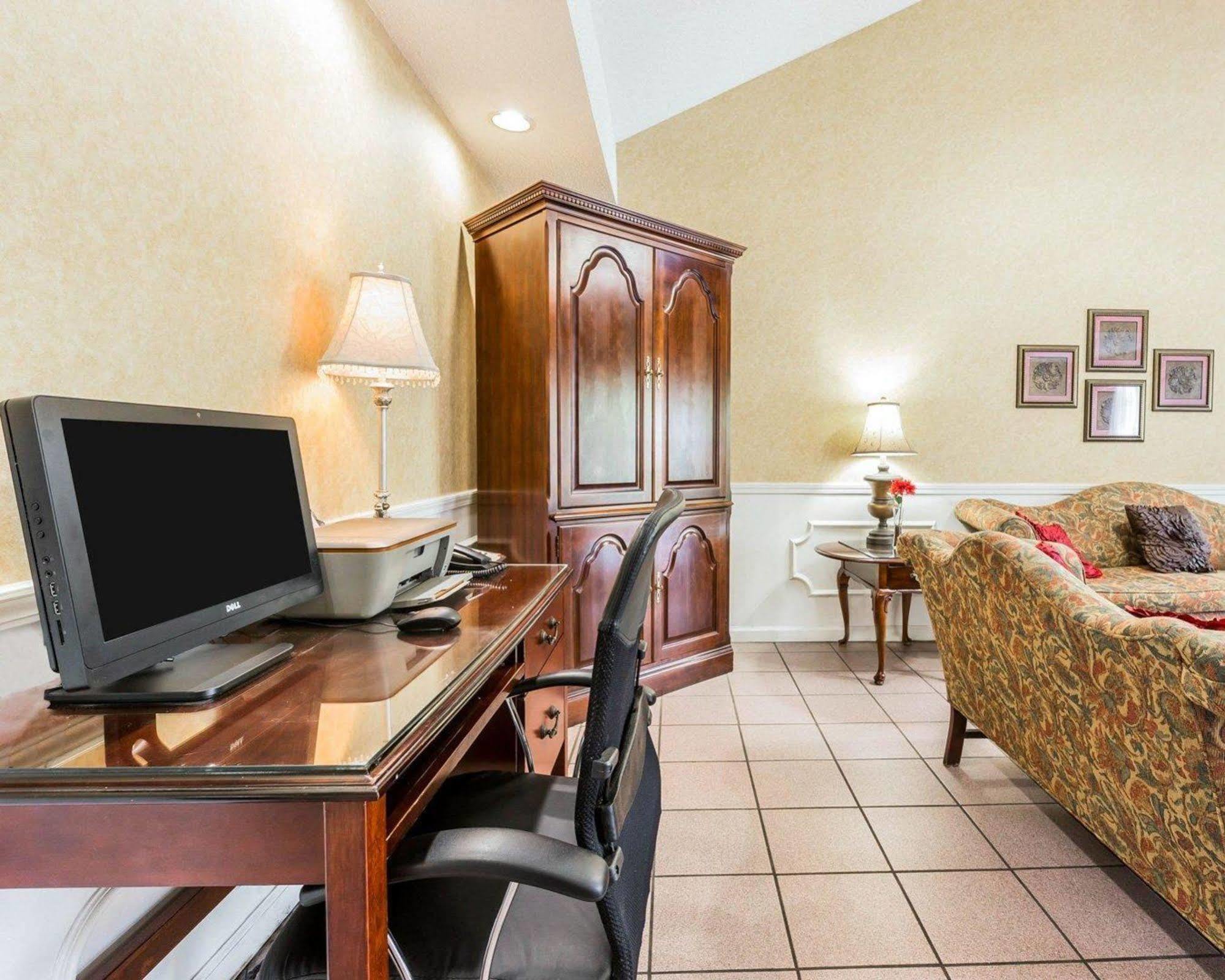 Quality Inn Trussville I-59 Exit 141 Exterior photo